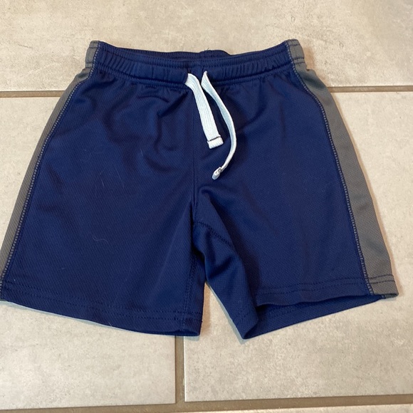 Bundle of 3 pairs Carters athletic shorts - Picture 2 of 4